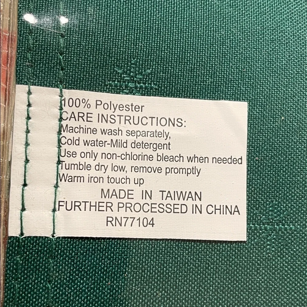 Waterford Xmas Fantasies Forest Green New Plastic Case Set 6 Linens Place Mats